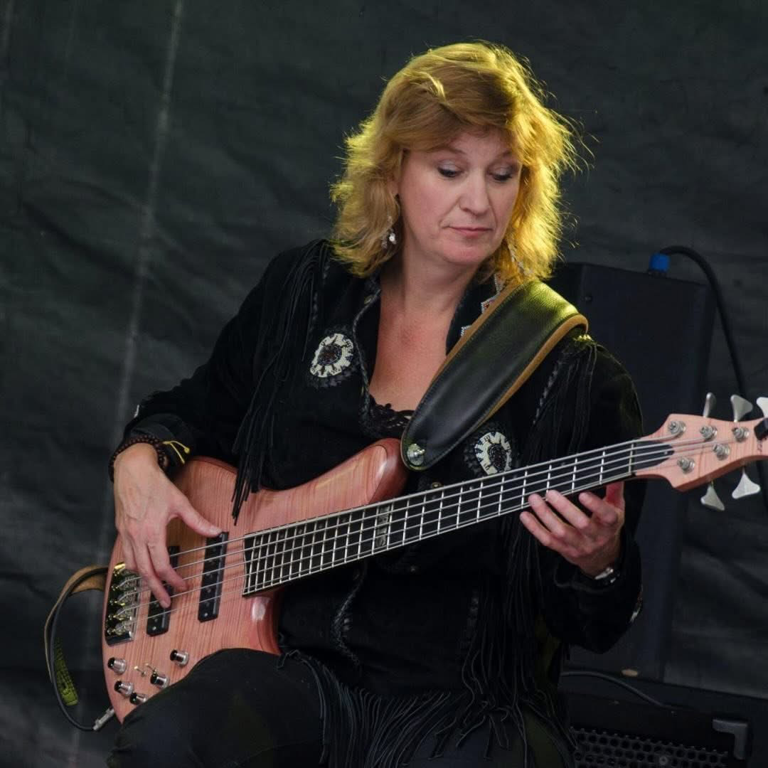 Iris Sigtermans   basgitaar